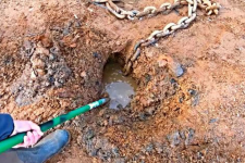Man Finds a Buried Chain Stuck on the Ground, Pulls It Up and Jumps Back