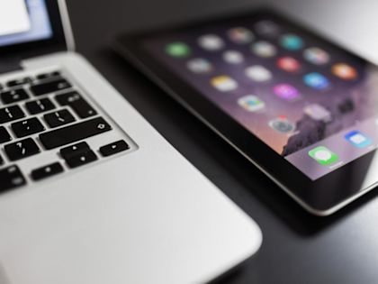 Revcontent Powers 100 δισεκατομμύρια προτάσεις περιεχομένου το μήνα