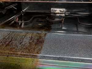 Here's How To Remove The Toughest Oven Stains In Seconds Without Any Scrubbing.