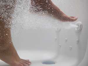 What a Walk-in Tub Should Cost if You're over 65