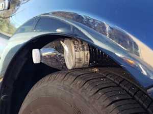 [Pics] Always Put a Bottle on Your Car Tire when Parking Alone, See Why