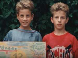 Triplets Take the Same Picture for 33 Years. Don't Cry when You See the Last One