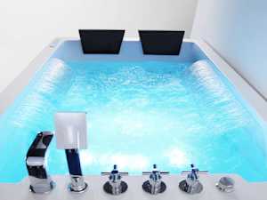 What a Walk-in Tub Should Cost if You're over 65