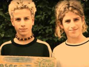 Triplets Take the Same Picture for 33 Years. Don't Cry when You See the Last One