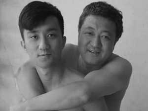 Father and Son Took the Same Photo for 30 Years ~ Last Photo is Heartbreaking