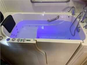 What a Walk-in Tub Should Cost if You're over 65