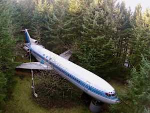 Man Spent More Than $220k Turning an Old Plane Into His Home; Look Inside