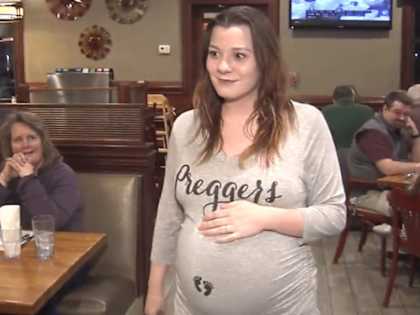 Pregnant Waitress Charges Cop $9 for Lunch, Moments Later Runs to Manager