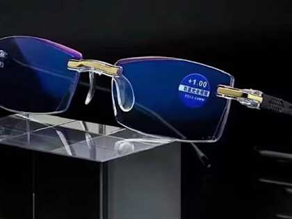 A Pair of Reading Glasses That Can See Both Far and Near！