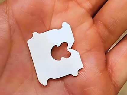 Put a Bread Clip in Your Wallet When Traveling, Here's Why