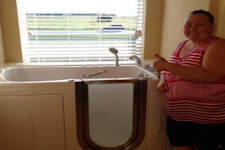 What a Walk-in Tub Should Cost if You're over 65