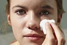 Doctor Stunned: This Household Item Removes Wrinkles Like Crazy! (Try Tonight)