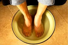 If You Have Toenail Fungus Try This Tonight (It's Genius)