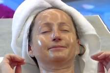 Doctors Stunned: 74 Year Old Grandma Clears Her Wrinkles With This Method